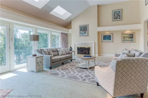 Living - 2007 Grace Ct, Fort Smith, AR 72903 photo 3 of 11