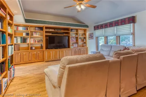 Living - 2007 Grace Ct, Fort Smith, AR 72903 photo 5 of 11