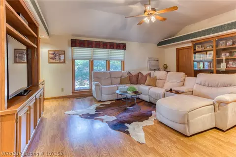 Living - 2007 Grace Ct, Fort Smith, AR 72903 photo 4 of 11