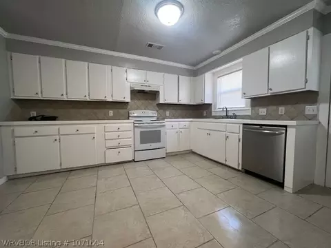 Kitchen - 3723 Victory Cir, Fort Smith, AR 72904 photo 4 of 4