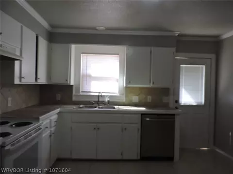 Kitchen - 3723 Victory Cir, Fort Smith, AR 72904 photo 2 of 4