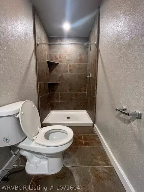 Bath - 3723 Victory Cir, Fort Smith, AR 72904 photo 4 of 4