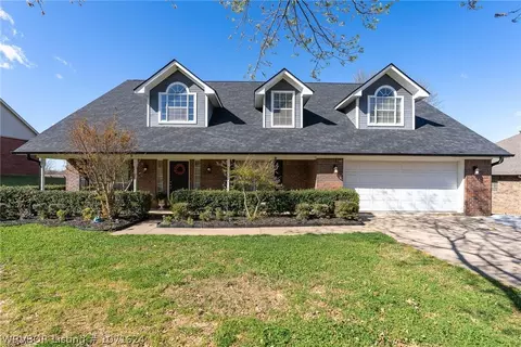 1712 Hidden Valley St, Van Buren, AR 72956