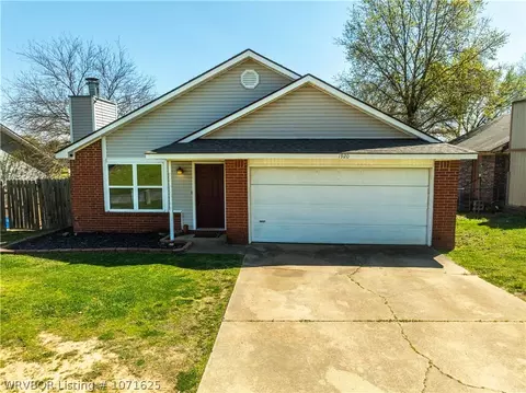 1920 N Hills Blvd, Van Buren, AR 72956