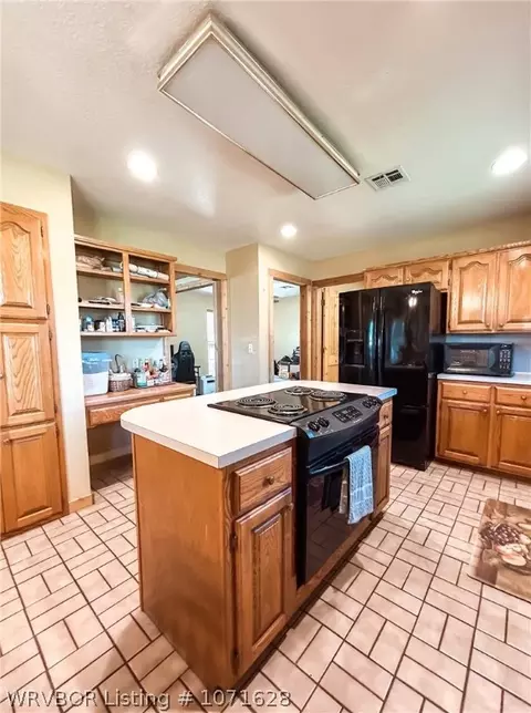 Kitchen - 471503 E 1086 Rd, Muldrow, OK 74948 photo 2 of 3