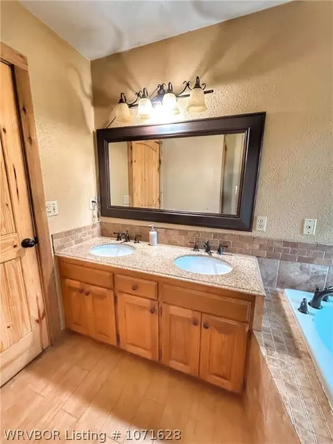 Bath - 471503 E 1086 Rd, Muldrow, OK 74948 photo 6 of 6