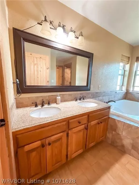 Bath - 471503 E 1086 Rd, Muldrow, OK 74948 photo 3 of 6
