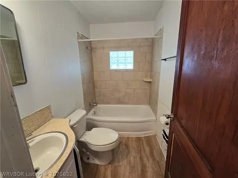 Bath - 1005 Vicksburg St, Fort Smith, AR 72901 photo 1 of 1