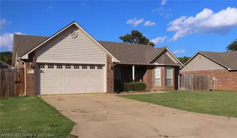 2614 Red Oak Dr, Van Buren, AR 72956