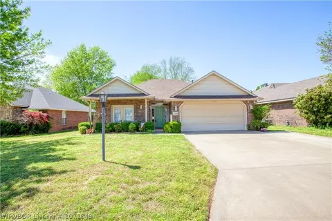 7404 Red Pine Dr, Fort Smith, AR 72916