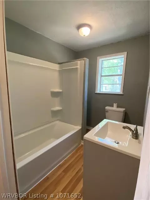 Bath - 204 Choctaw St, Hackett, AR 72937 photo 2 of 4