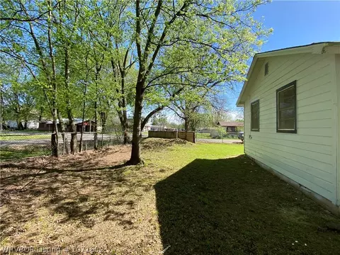 Exterior - 204 Choctaw St, Hackett, AR 72937 photo 10 of 14
