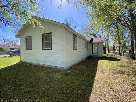 Exterior - 204 Choctaw St, Hackett, AR 72937 photo 8 of 14