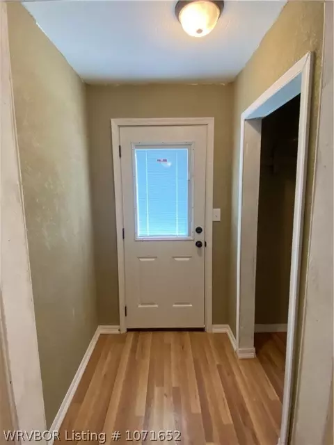 Entry Way - 204 Choctaw St, Hackett, AR 72937 photo 1 of 2
