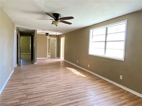 Living - 204 Choctaw St, Hackett, AR 72937 photo 1 of 3