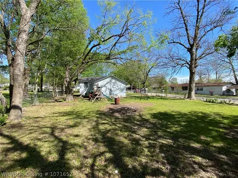 Exterior - 204 Choctaw St, Hackett, AR 72937 photo 5 of 14