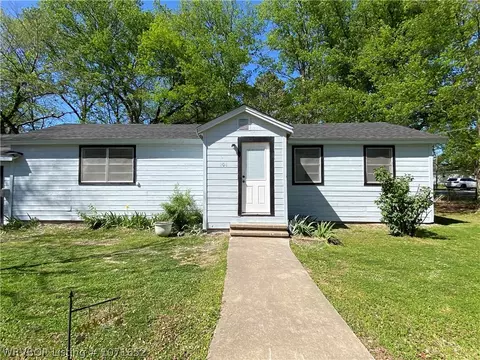 Exterior - 204 Choctaw St, Hackett, AR 72937 photo 2 of 14