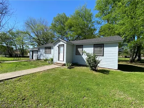 Exterior - 204 Choctaw St, Hackett, AR 72937 photo 13 of 14