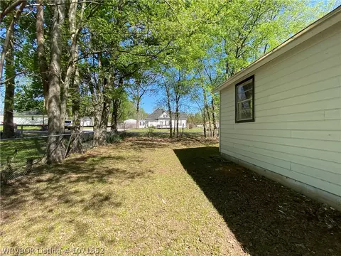 Exterior - 204 Choctaw St, Hackett, AR 72937 photo 7 of 14