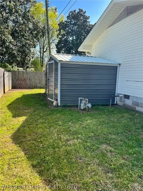 Exterior - 1011 N 3rd St, Paris, AR 72855 photo 6 of 7