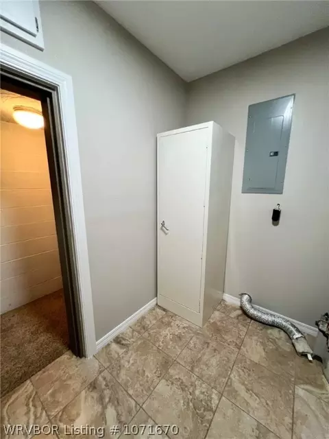 Bath - 1011 N 3rd St, Paris, AR 72855 photo 4 of 8