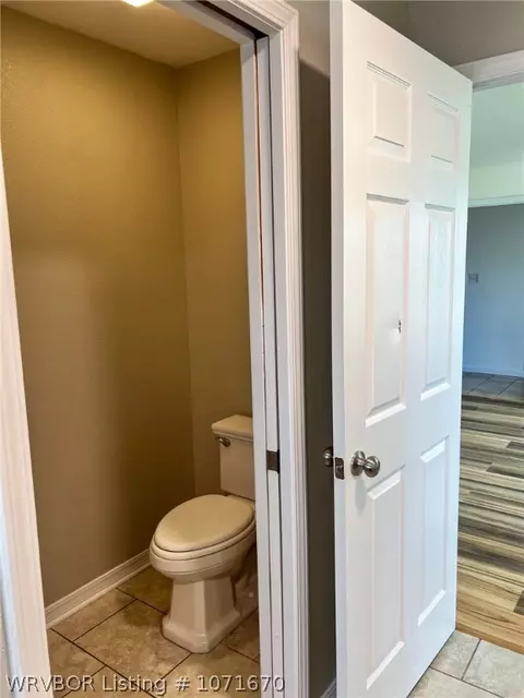 Bath - 1011 N 3rd St, Paris, AR 72855 photo 2 of 8