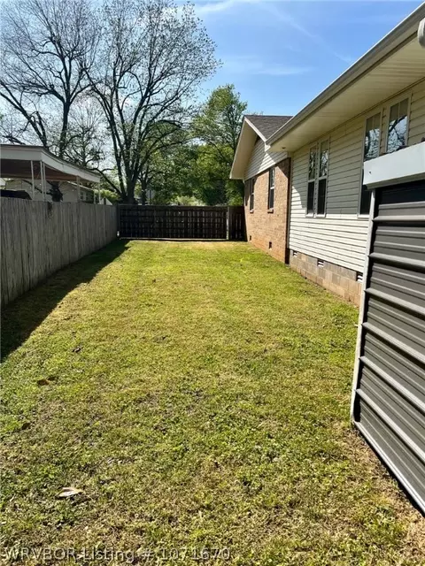 Exterior - 1011 N 3rd St, Paris, AR 72855 photo 7 of 7