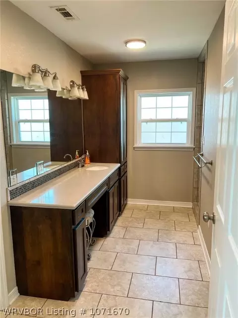 Bath - 1011 N 3rd St, Paris, AR 72855 photo 1 of 8