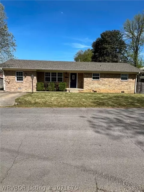 1011 N 3rd St, Paris, AR 72855