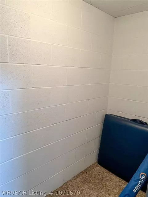 Bath - 1011 N 3rd St, Paris, AR 72855 photo 5 of 8