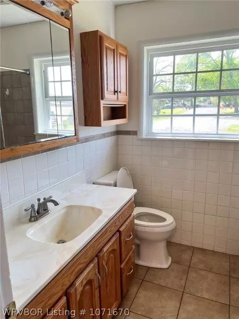 Bath - 1011 N 3rd St, Paris, AR 72855 photo 6 of 8