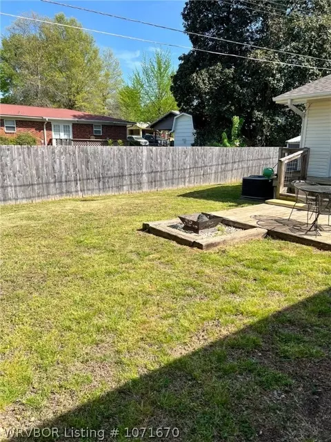Exterior - 1011 N 3rd St, Paris, AR 72855 photo 5 of 7