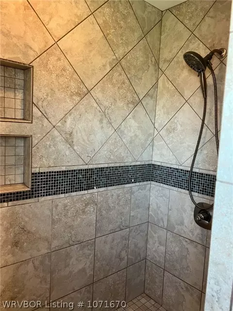 Bath - 1011 N 3rd St, Paris, AR 72855 photo 3 of 8