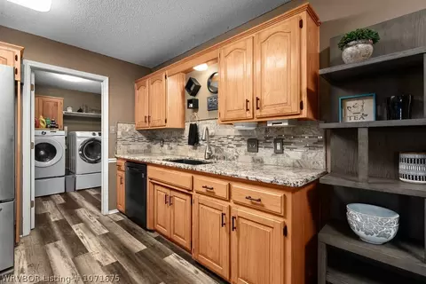 Kitchen - 6805 Blackjack Dr, Fort Smith, AR 72916 photo 2 of 2