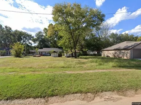 302 N Express St, Paris, AR 72855