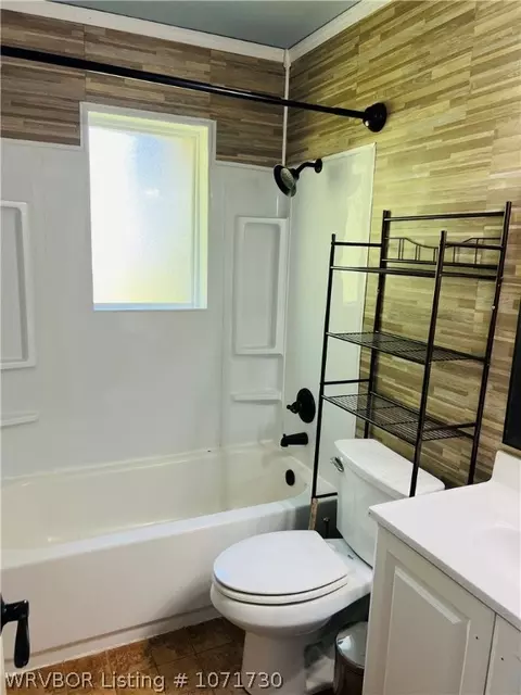 Bath - 1101 B St, Barling, AR 72923 photo 2 of 4