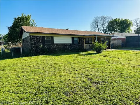 1101 B St, Barling, AR 72923