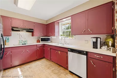 Kitchen - 1709 Burnham Rd, Fort Smith, AR 72903 photo 5 of 5