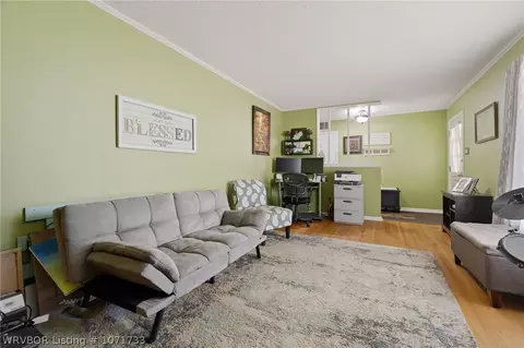 Living - 1709 Burnham Rd, Fort Smith, AR 72903 photo 2 of 5