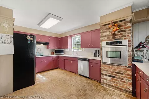 Kitchen - 1709 Burnham Rd, Fort Smith, AR 72903 photo 2 of 5