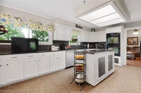 Kitchen - 2801 Glen Flora, Fort Smith, AR 72908 photo 2 of 3