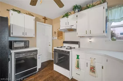 Kitchen - 5408 Park Ave, Fort Smith, AR 72903 photo 3 of 4