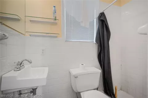 Bath - 5408 Park Ave, Fort Smith, AR 72903 photo 2 of 4