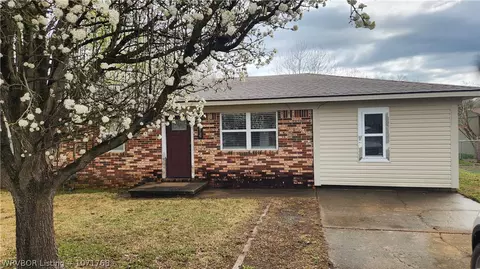 616 N Vine St, Charleston, AR 72933