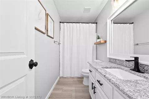 Bath - 7001 Crossover Cir, Fort Smith, AR 72916 photo 2 of 4