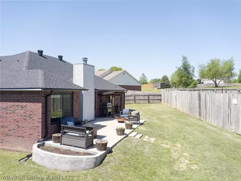 Exterior - 7001 Crossover Cir, Fort Smith, AR 72916 photo 7 of 15
