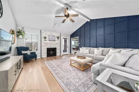 Living - 7001 Crossover Cir, Fort Smith, AR 72916 photo 3 of 4
