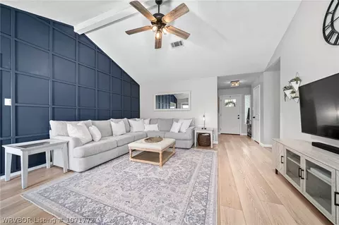 Living - 7001 Crossover Cir, Fort Smith, AR 72916 photo 2 of 4