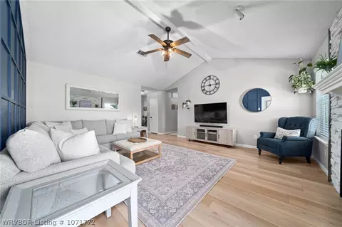 Living - 7001 Crossover Cir, Fort Smith, AR 72916 photo 1 of 4