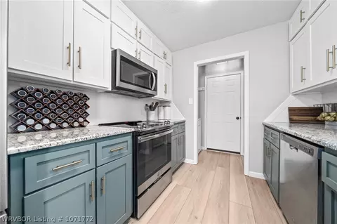 Kitchen - 7001 Crossover Cir, Fort Smith, AR 72916 photo 2 of 4